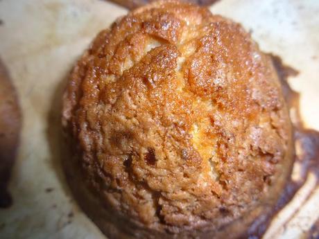 Muffins with raisins and walnuts