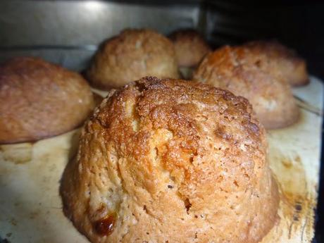 Muffins with raisins and walnuts