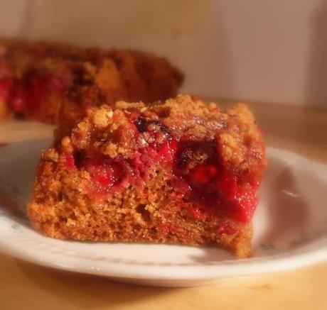 A Delicious Blackberry and Pecan Snacking Cake