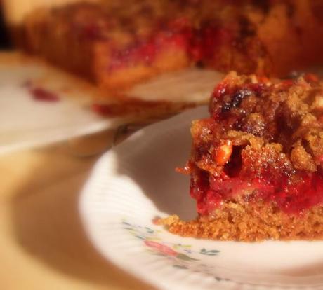 A Delicious Blackberry and Pecan Snacking Cake