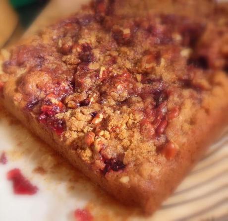 A Delicious Blackberry and Pecan Snacking Cake