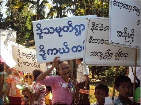 Burma: Myeik Residents Protest Coal Plant Plans 1.-Myeik