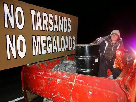 EF!ers Blockading tar sands megaloads in Oregon