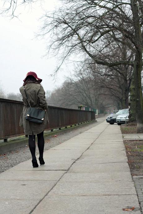 green parka, emerald green dress, animal print, oxblood hat, fashion blogger, inspiration, style, bright pink lips, iheartblack