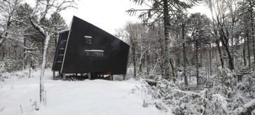 Winter Cabin in Malalcahuello by MC2 arquitectos