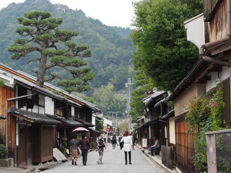 PA050177 近江商人の繁栄を偲ぶ近江八幡 / Omihachiman.. a castle town with a nostalgic atmosphere.