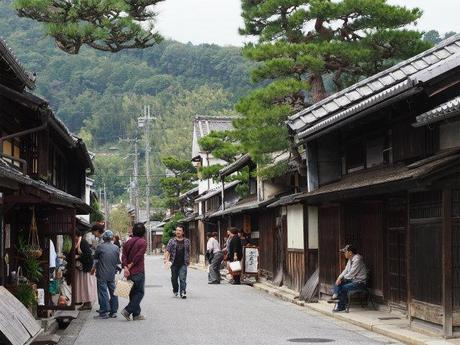 PA050174 近江商人の繁栄を偲ぶ近江八幡 / Omihachiman.. a castle town with a nostalgic atmosphere.