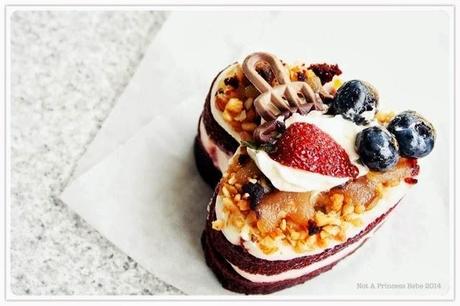 My little piece of heaven on earth: Heavenly Plate Cafe's Crunchy Caramel Red Velvet Cake