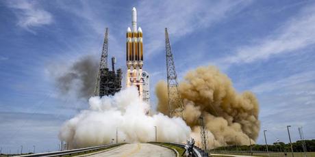 Last Delta 4 Heavy carries NRO spy satellite into space