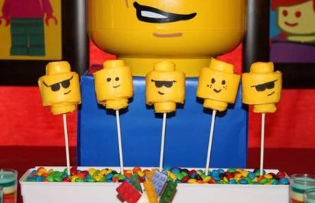 Lego Head pop cakes