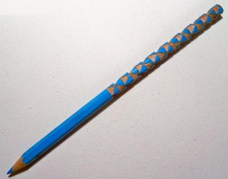 How to decorate a pencil with easy geometric carving