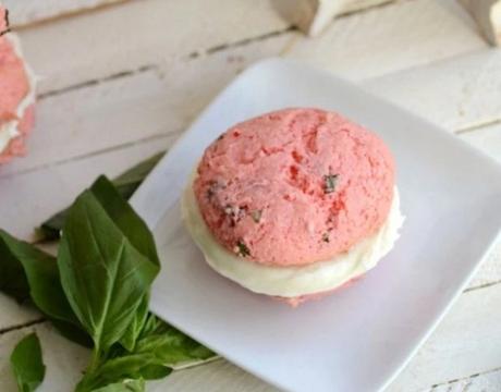 Strawberry basil whoopie pie