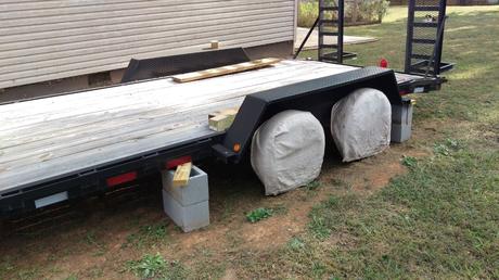 how to keep trailer tires off the ground during storage