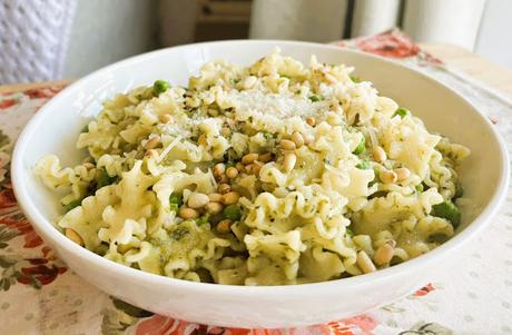 Pasta with Pesto & Peas