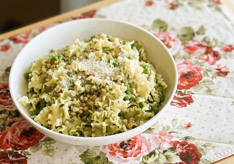 Pasta with Pesto & Peas