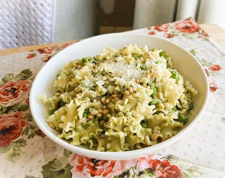 Pasta with Pesto & Peas