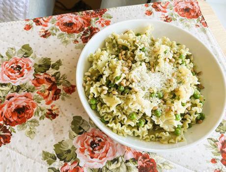 Pasta with Pesto & Peas