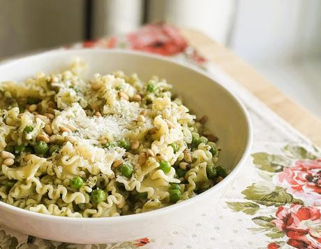 Pasta with Pesto & Peas