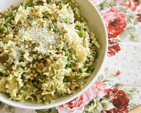 Pasta with Pesto & Peas