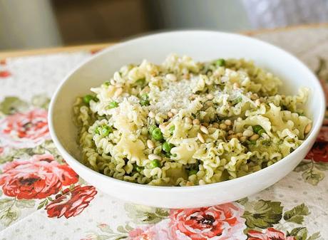 Pasta with Pesto & Peas