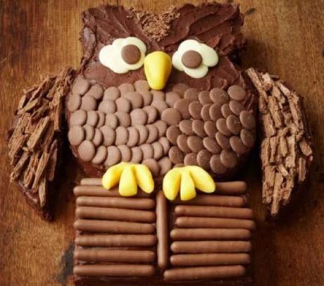 Chocolate Finger owl cake