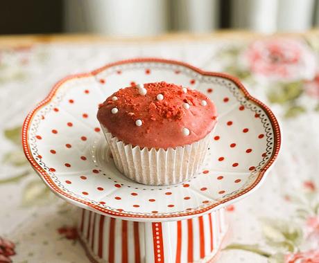 Strawberry Iced Fairy Cakes