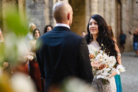 romantic-wedding-spectacular-san-galgano-abbey-tuscany_14