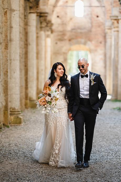 romantic-wedding-spectacular-san-galgano-abbey-tuscany_01