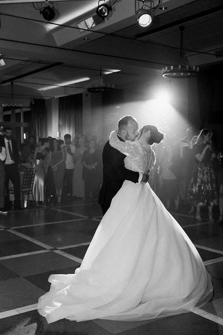 fairytale-wedding-kefalonia-beautiful-white-florals_31