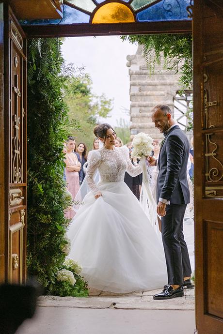 fairytale-wedding-kefalonia-beautiful-white-florals_16