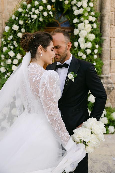 fairytale-wedding-kefalonia-beautiful-white-florals_04