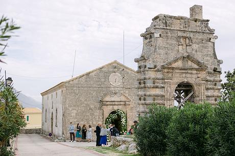 fairytale-wedding-kefalonia-beautiful-white-florals_10