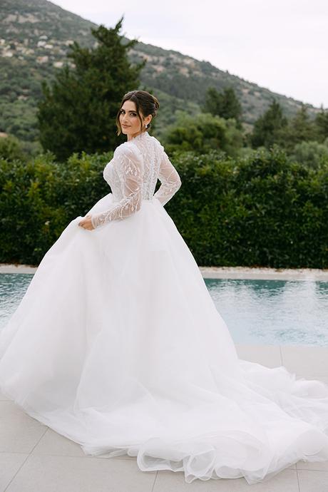 fairytale-wedding-kefalonia-beautiful-white-florals_08