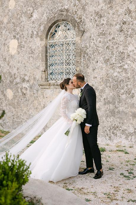 fairytale-wedding-kefalonia-beautiful-white-florals_22