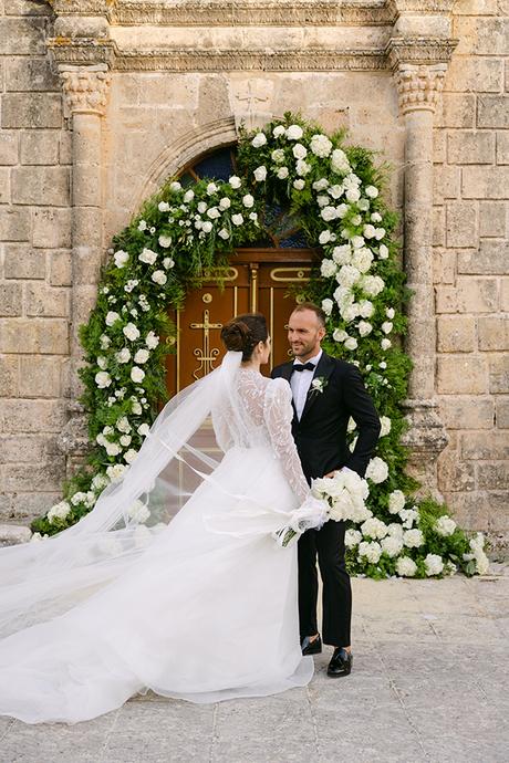 fairytale-wedding-kefalonia-beautiful-white-florals_03