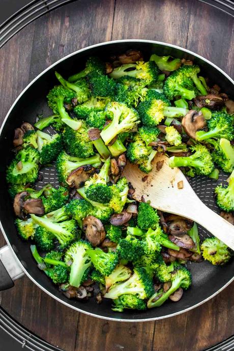 The Best Vegan Broccoli Casserole