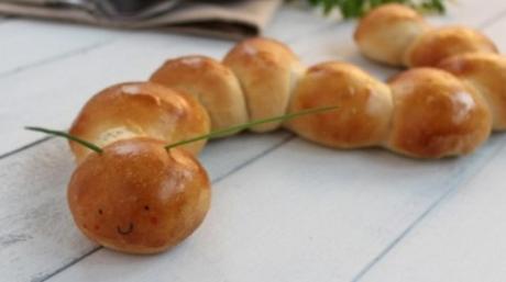 Caterpillar Pull-Apart Dinner Rolls