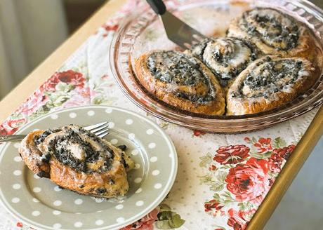 Oreo Stuffed Cinnamon Rolls