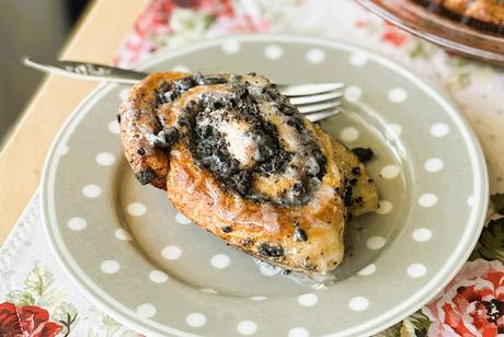 Oreo Stuffed Cinnamon Rolls