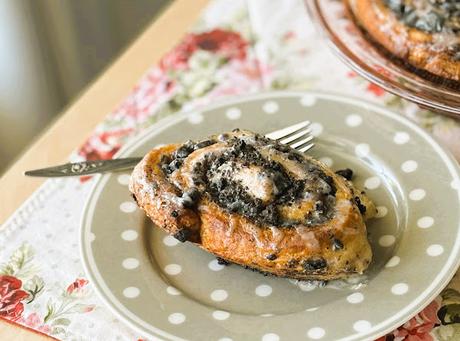 Oreo Stuffed Cinnamon Rolls