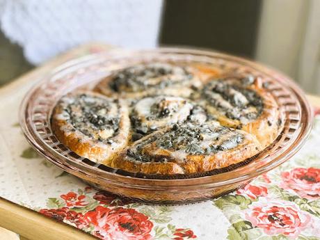 Oreo Stuffed Cinnamon Rolls