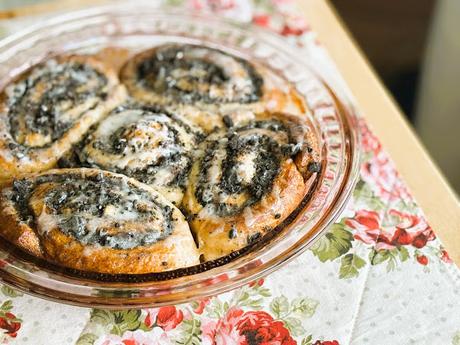 Oreo Stuffed Cinnamon Rolls