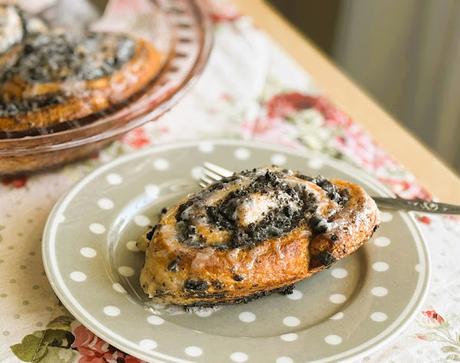 Oreo Stuffed Cinnamon Rolls