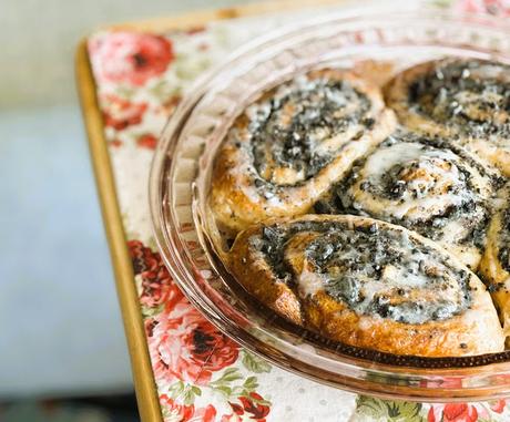 Oreo Stuffed Cinnamon Rolls