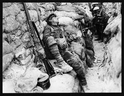 UK-soldier-in-wwi-trench