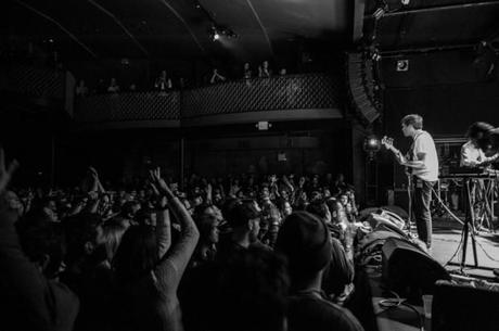 DSC 2092 620x412 DELOREAN GOT PEOPLE DANCING AT MUSIC HALL OF WILLIAMSBURG [PHOTOS]
