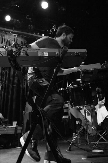 DSC 1871 532x800 DELOREAN GOT PEOPLE DANCING AT MUSIC HALL OF WILLIAMSBURG [PHOTOS]