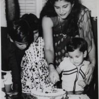 Kunal Kapoor cutting cake