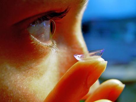The Right Way To Use Your Contact Lenses-Expert Tips