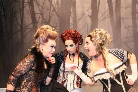 Rogeria (Odette), Marya Bravo (Madeleine) & Gottscha (Elvira)